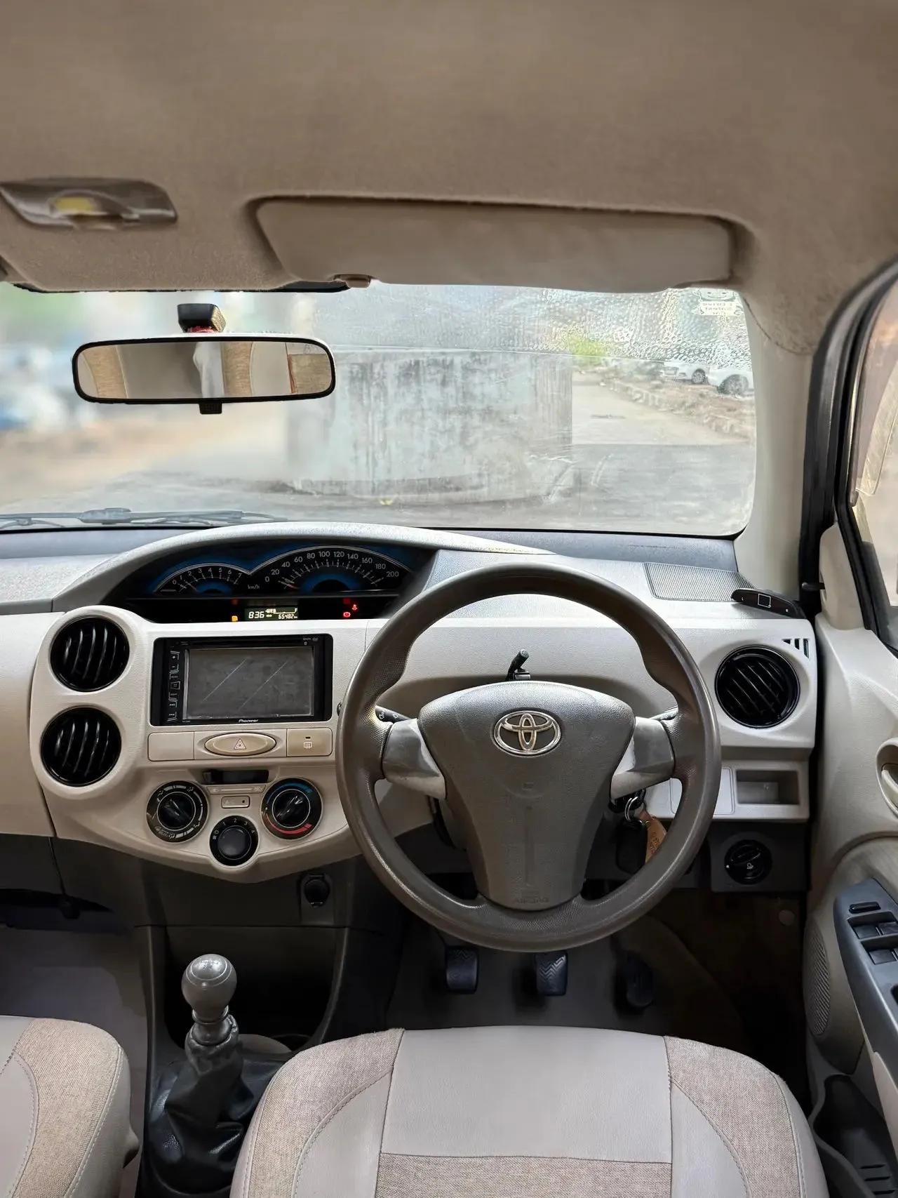 Toyota Etios (2015) 9