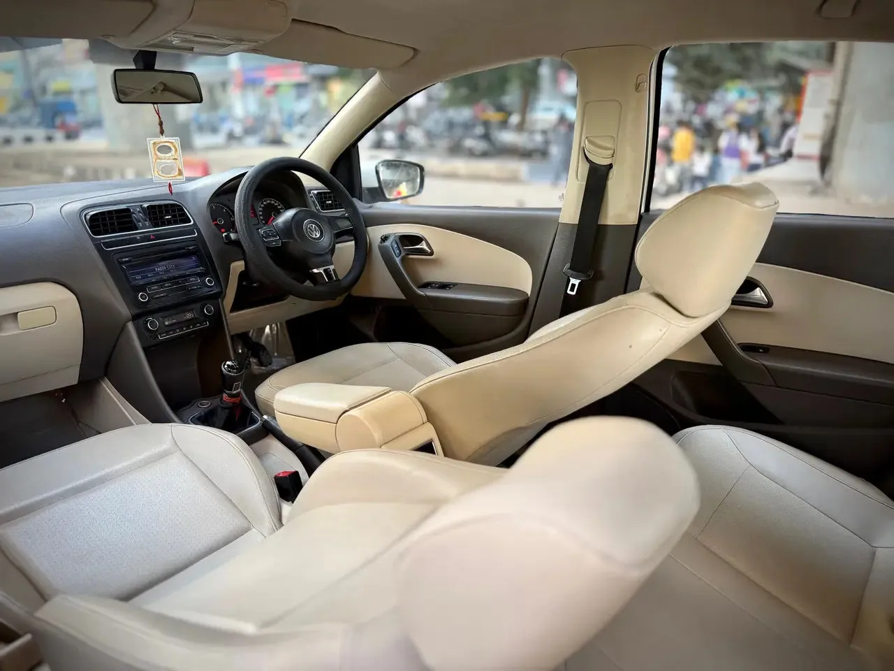 Volkswagen Vento (2012) 8