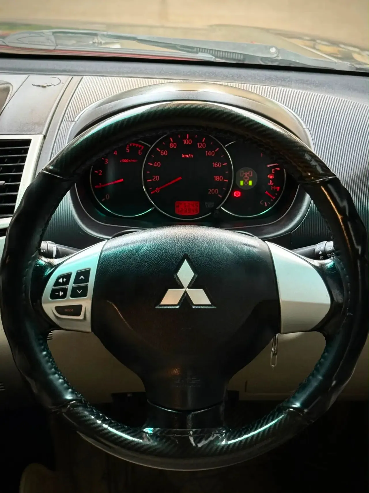 MITSUBISHI PAJERO SPORT (2014) 10